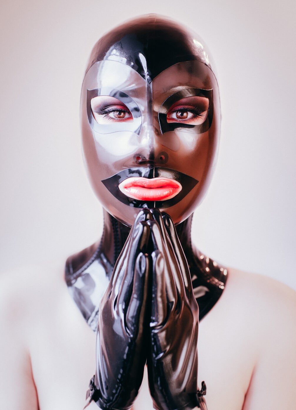 Women in latex mask BDSM photography by Caryatis.Dark
